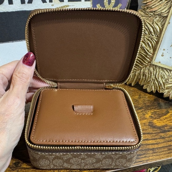 Coach Signature Monogram Jewelry Box new - Picture 7 of 8